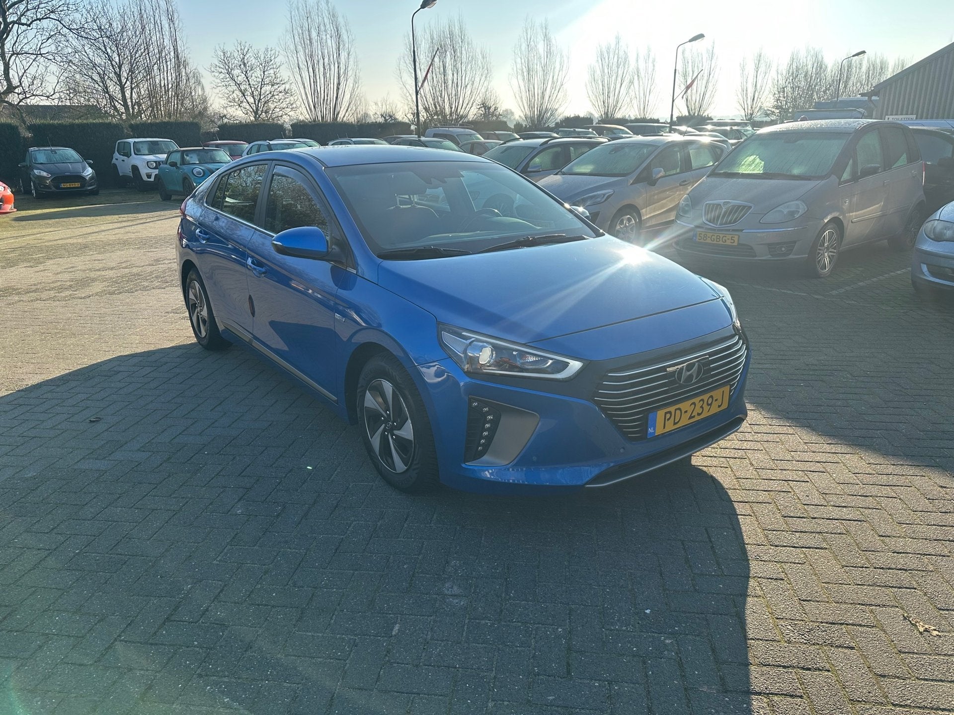 Hyundai IONIQ 1.6 GDi Comfort , hybride , navigatie , camera, Auto's, Gebruikt, Euro 6, Blauw, Origineel Nederlands