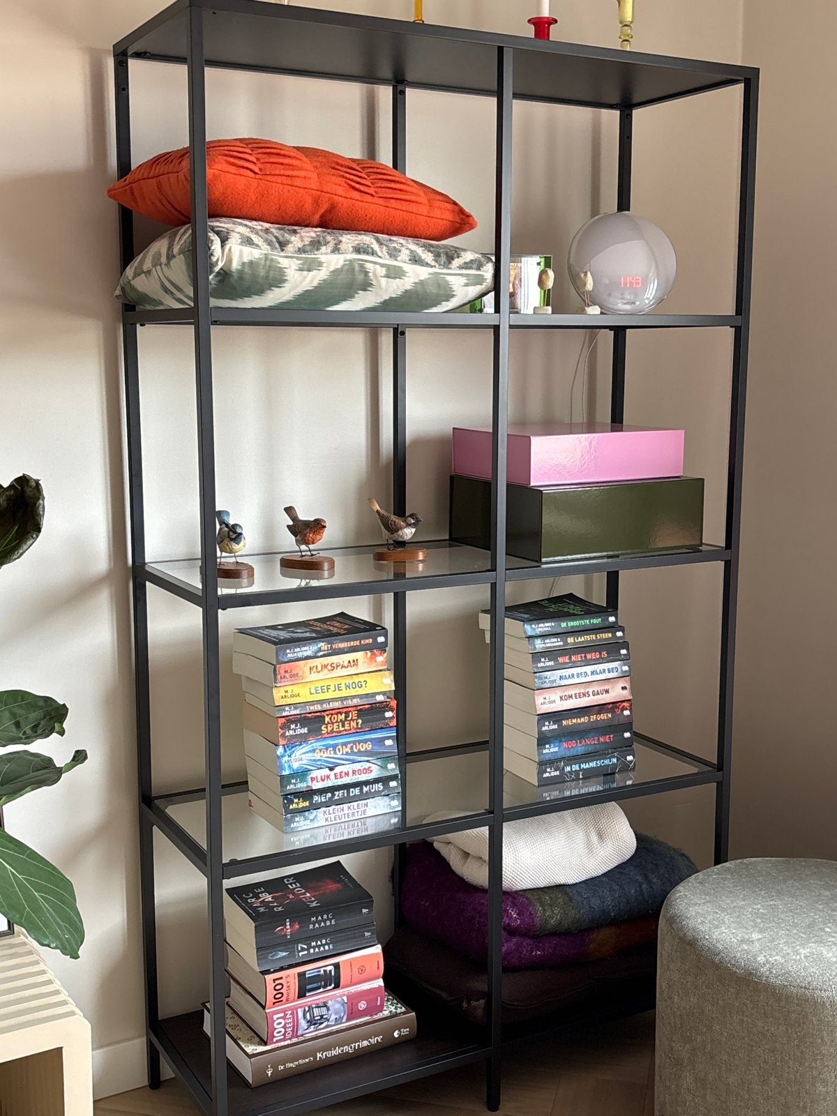 IKEA Vittsjö Stellingkast/vitrinekast zwart/bruin (2 stuks), Huis en Inrichting, Ophalen, Met plank(en), 50 tot 100 cm, 150 tot 200 cm