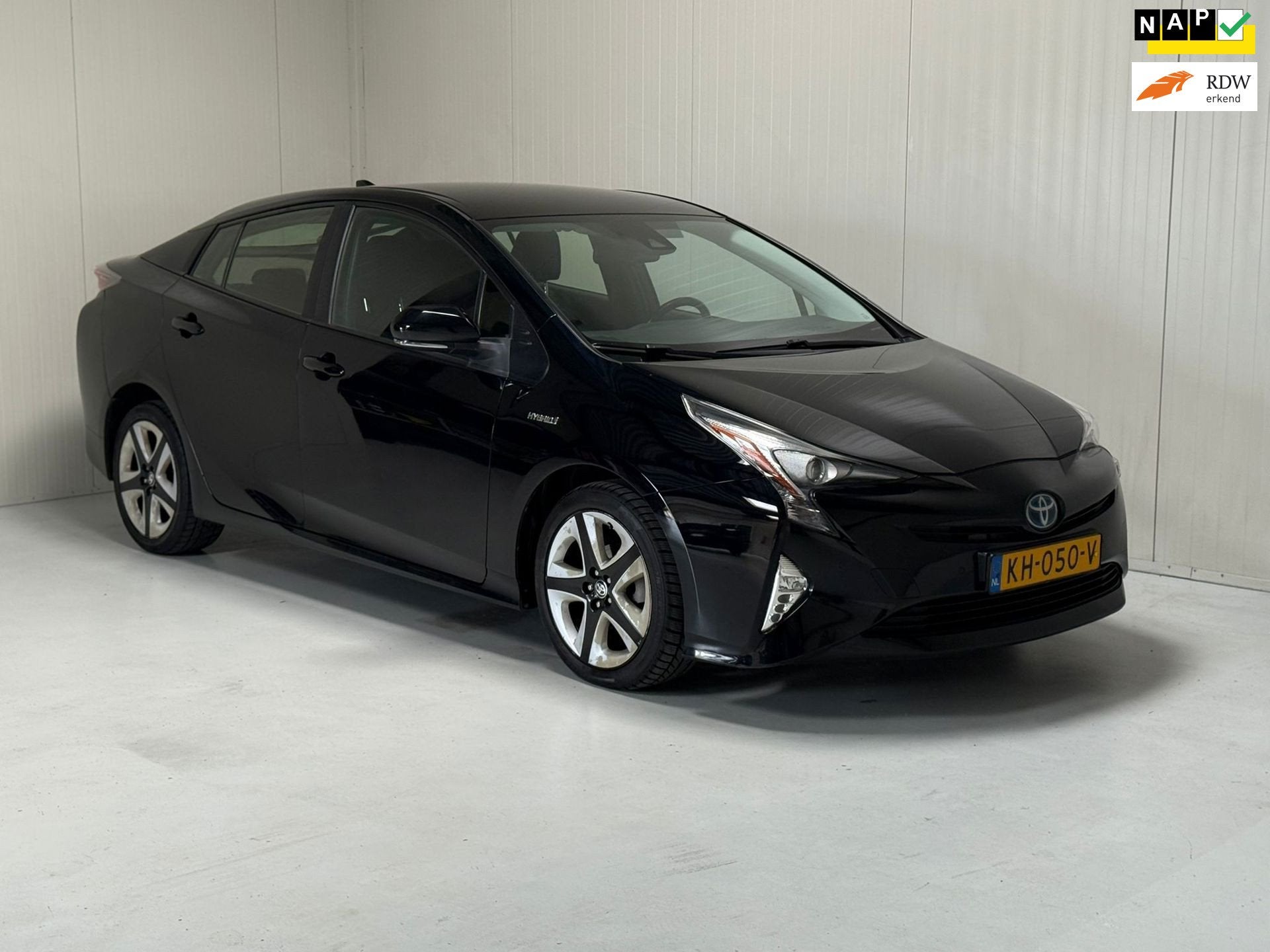 Toyota Prius 1.8 Business Plus, Auto's, Euro 6, Zwart, Bedrijf, Automatische klimaatregeling
