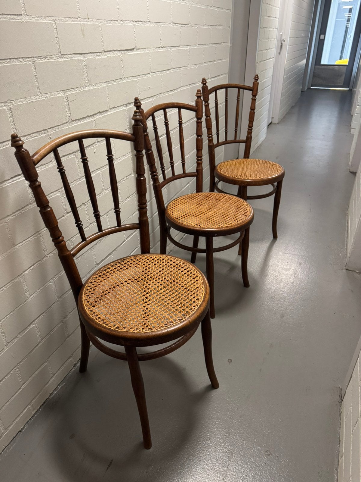 3 vintage stoelen met rieten zitting - retro Thonet stijl, Ophalen, Gebruikt, Thonet, retro, vintage, Hout