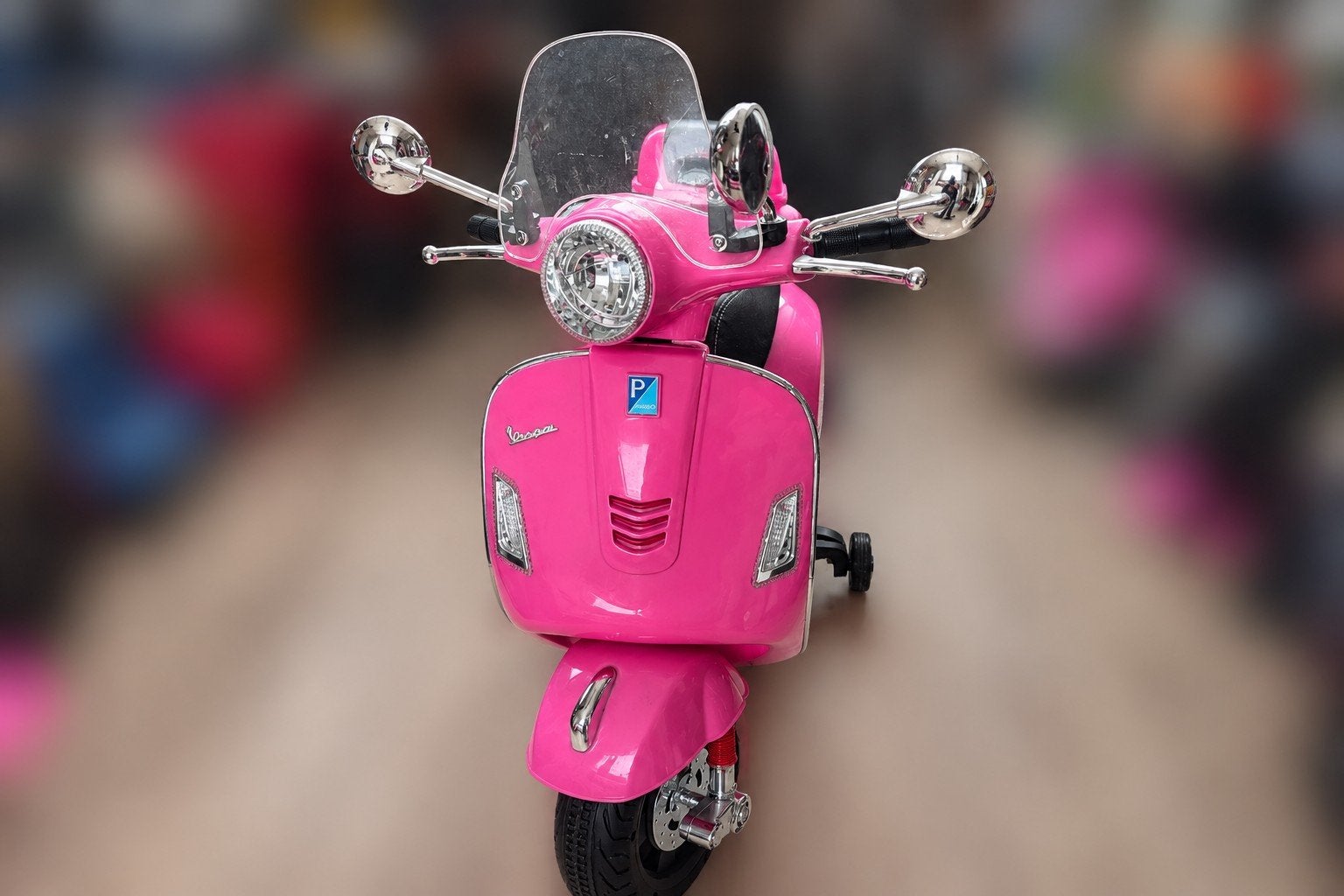 roze Vespa scooter, Kinderen en Baby's, Zo goed als nieuw