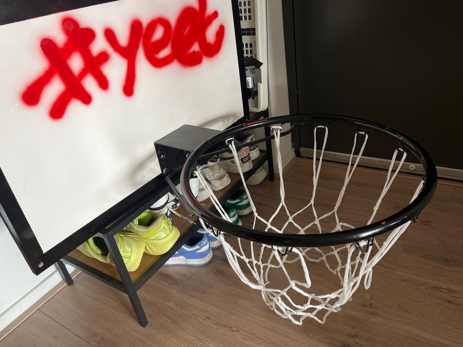Foto 2 van Basketbalring met bord - Gebruikt