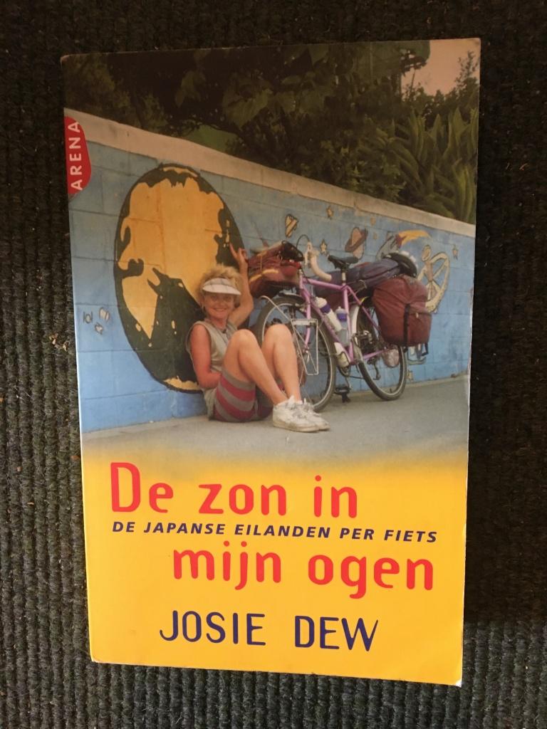 De Zon in mijn ogen (Japan 2 Eilanden) ; door Josie Dew, Boeken, Ophalen of Verzenden, Zo goed als nieuw, Josie Dew, Azië