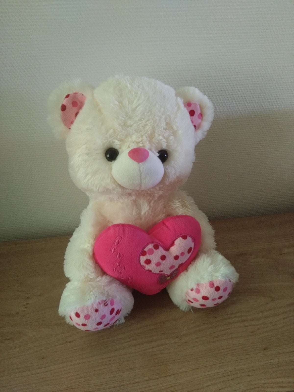 Schattige witte teddybeer met roze hartje, Beer, Ophalen of Verzenden, Zo goed als nieuw, Middelgroot (20 tot 80 cm)