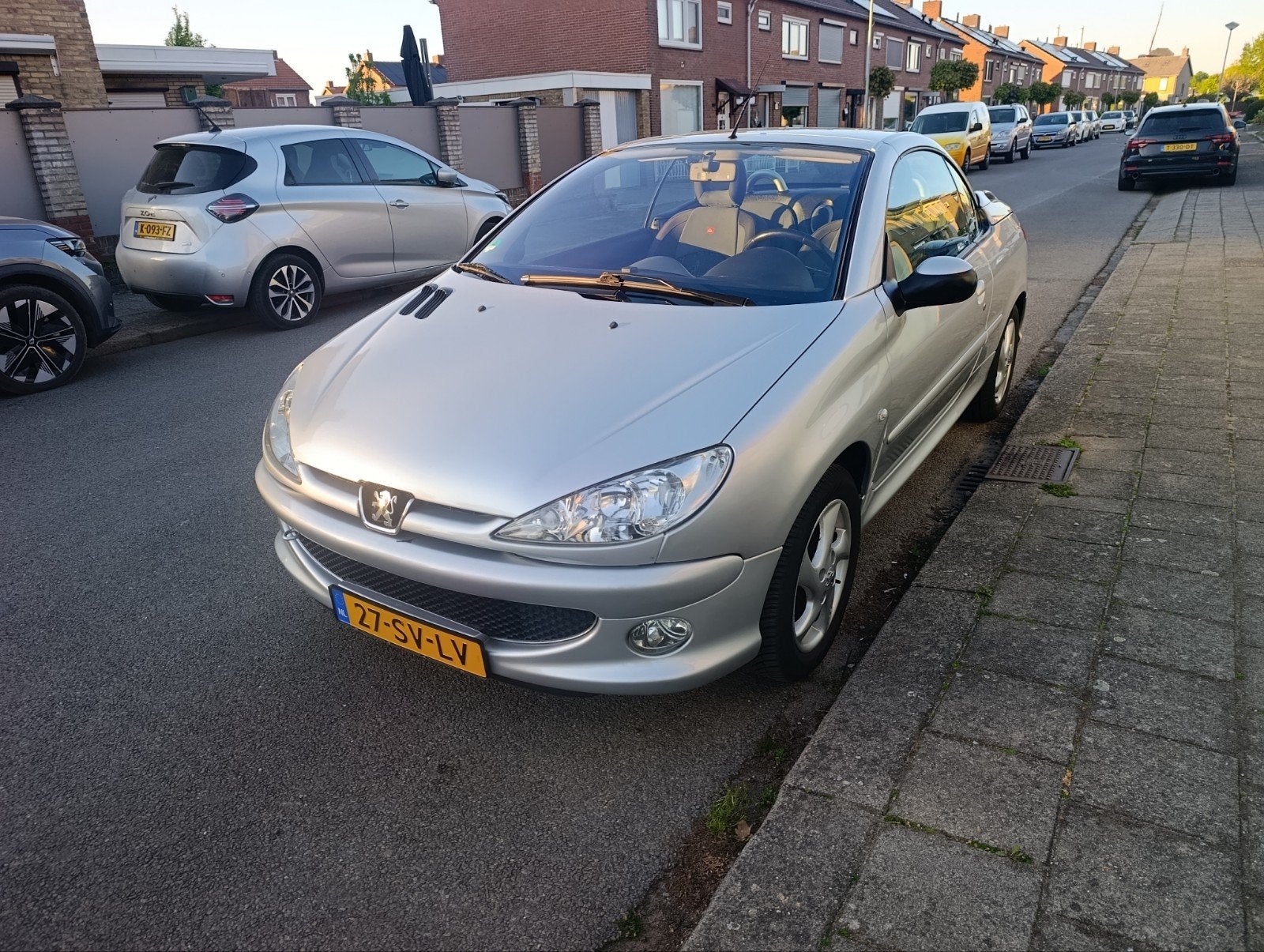 Peugeot 206 1.6 16V CC 2006 Grijs, Voorwielaandrijving, 4 cilinders, Cabriolet, 4 stoelen