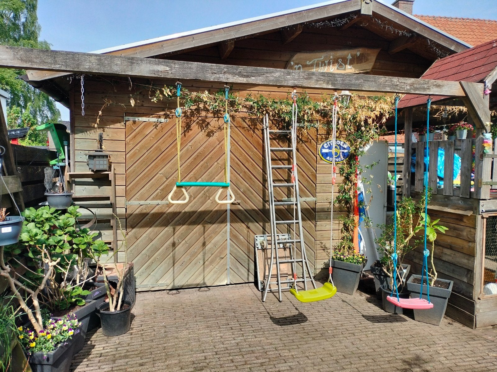 speelhuisje met 3 schommels, Ophalen