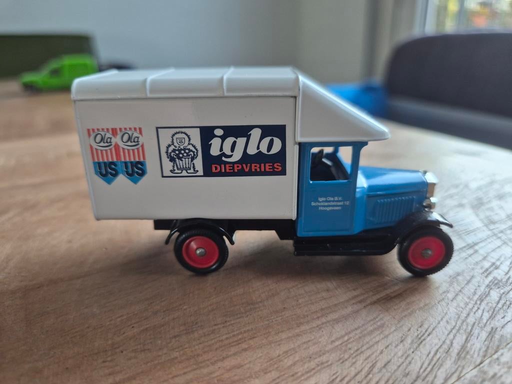 Lledo Days Gone Morris Parcels Van - Iglo Diepvries, Hobby en Vrije tijd, Modelauto's | Overige schalen, Ophalen of Verzenden