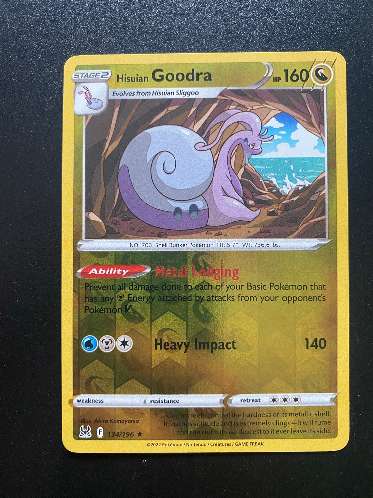 Hisuian Goodra 134/196 Reverse Holo Pokémon Lost Origin, Ophalen of Verzenden, Zo goed als nieuw, Losse kaart, Foil