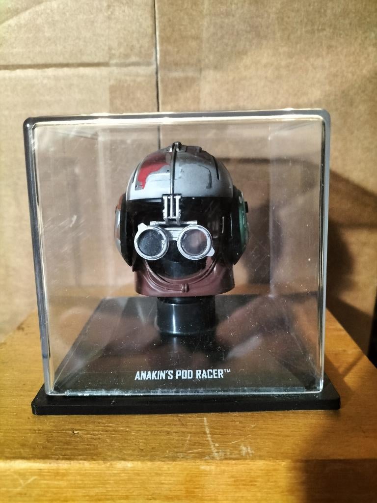 Miniatuur Anakin's Pod Racer-helm in vitrine, Ophalen of Verzenden, Zo goed als nieuw, 1:50 of kleiner, Figuur of Figuren
