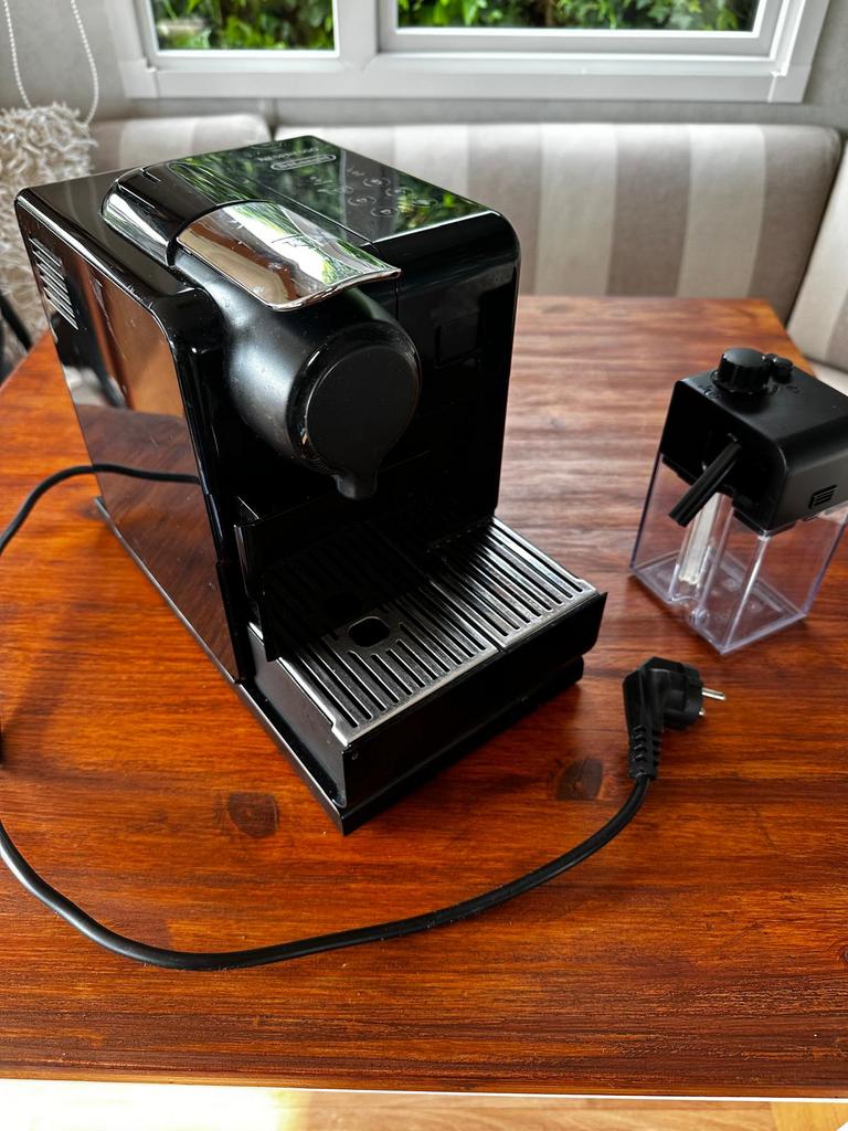 Nespresso latissima one, Witgoed en Apparatuur, Ophalen of Verzenden, Zo goed als nieuw, Koffiemachine