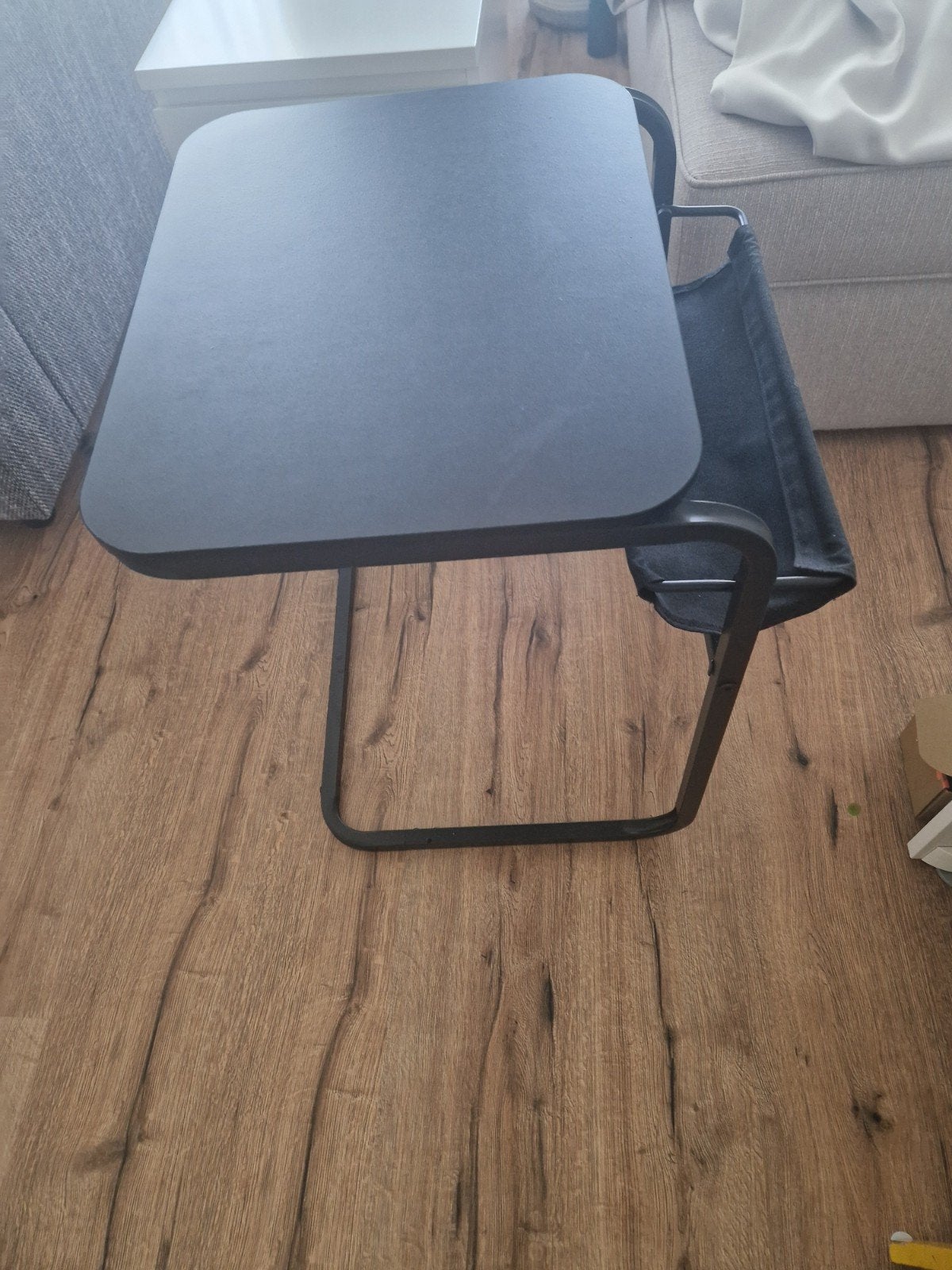 Multifunctionele bijzettafel: laptop, eten of lezen, Huis en Inrichting, Tafels | Bijzettafels, Ophalen, Gebruikt, Metaal of Aluminium