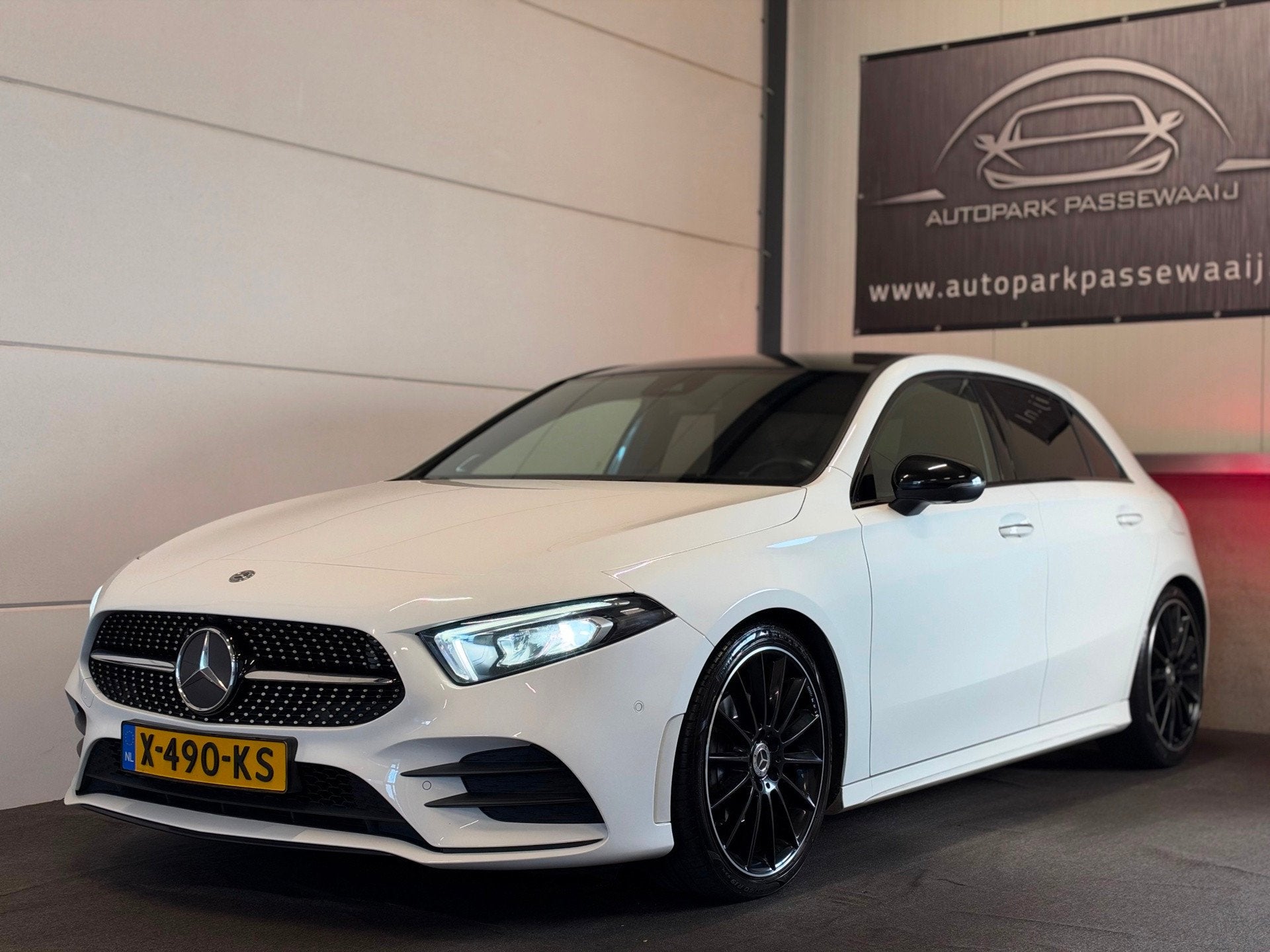 Mercedes-Benz A-klasse 200 AMG Pano, Cruise Control, Sfeerve, Auto's, Dealer onderhouden, Euro 6, 4 cilinders, Leder