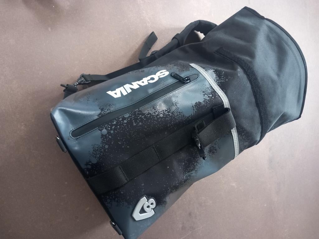 Te koop backpack scania, 40 tot 60 cm, 30 cm of meer, Zwart, Nieuw