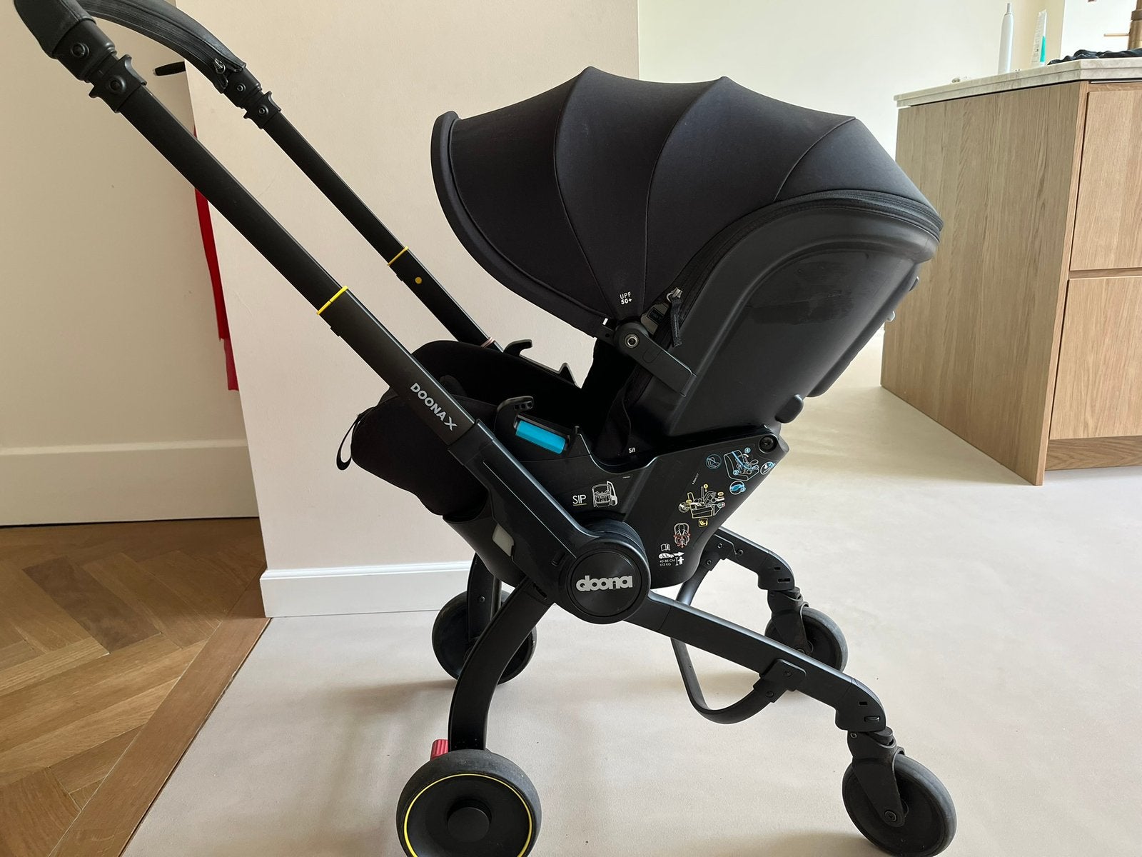 Doona X, autostoel en kinderwagen in één, Ophalen, Zo goed als nieuw