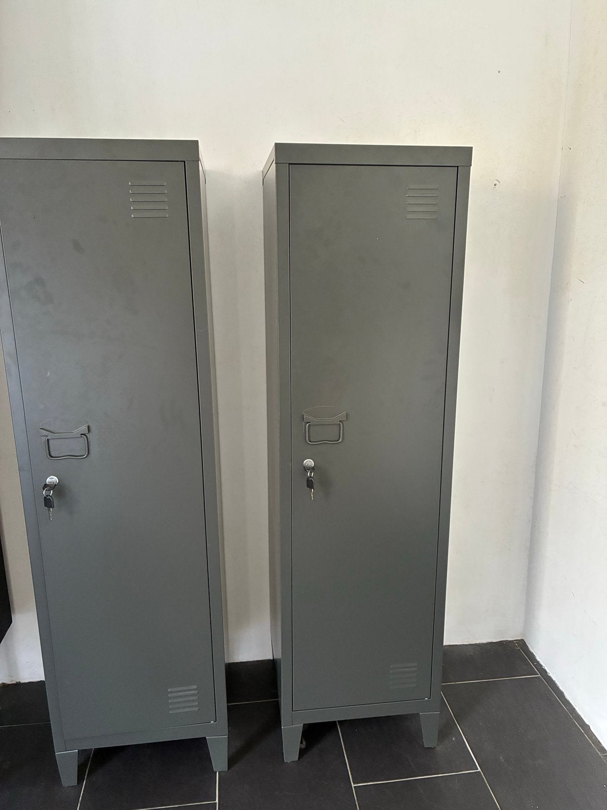 Metalen Lockers - Grijs - Set van 2 of per stuk, Ophalen, Zo goed als nieuw