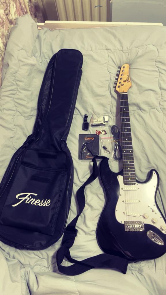 * Elektrische Gitaar + Versterker + Tas | Nieuwstaat, Met versterker, Zo goed als nieuw, Solid body, Ophalen