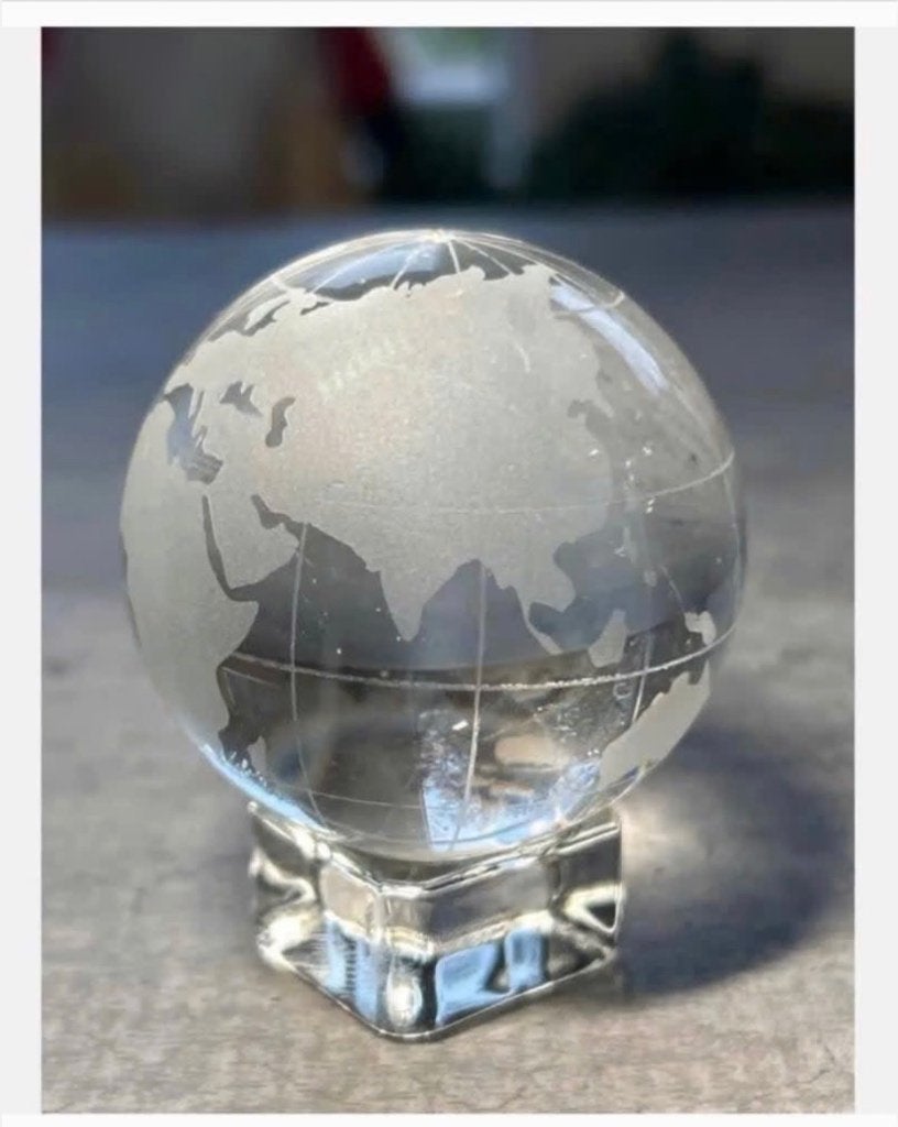 Glazen Wereldbolletje - Decoratief en Elegant op voet, Antiek en Kunst, Ophalen of Verzenden