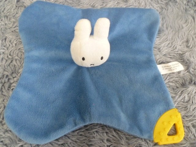 Nijntje knuffeldoekje blauw geel bijtstuk Dick Bruna, Blauw, Nijntje, Ophalen of Verzenden, Zo goed als nieuw