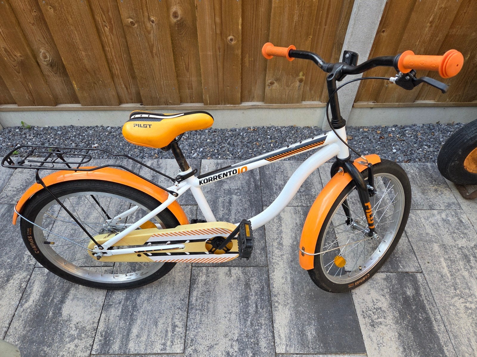 Korrento 10 kinderfiets - Wit/Oranje 20 inch, Ophalen, Gebruikt, Velgrem, Korrento