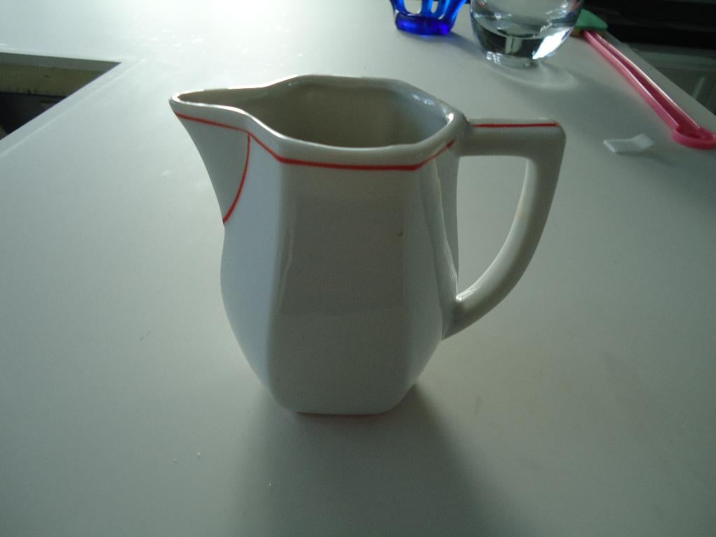 melkkannetje wit met rood randje nw, Overige typen, Nieuw, Ophalen of Verzenden, Overige stijlen