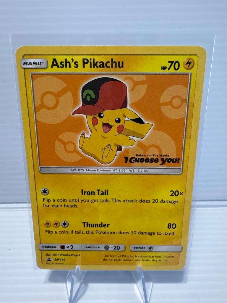 Ash's Pikachu SM110 Black Star Promo Pokémon Kaart, Ophalen of Verzenden, Zo goed als nieuw, Losse kaart