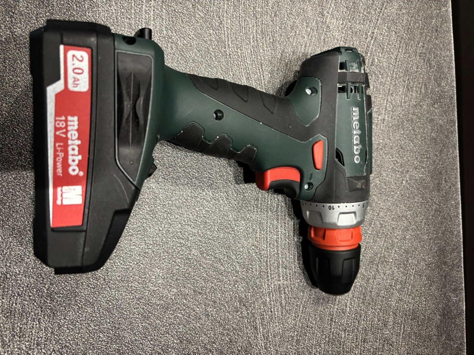 Foto 4 van ZGAN METABO ACCUBOORMACHINE BS 18 QUICK/2goede accu’s/lader