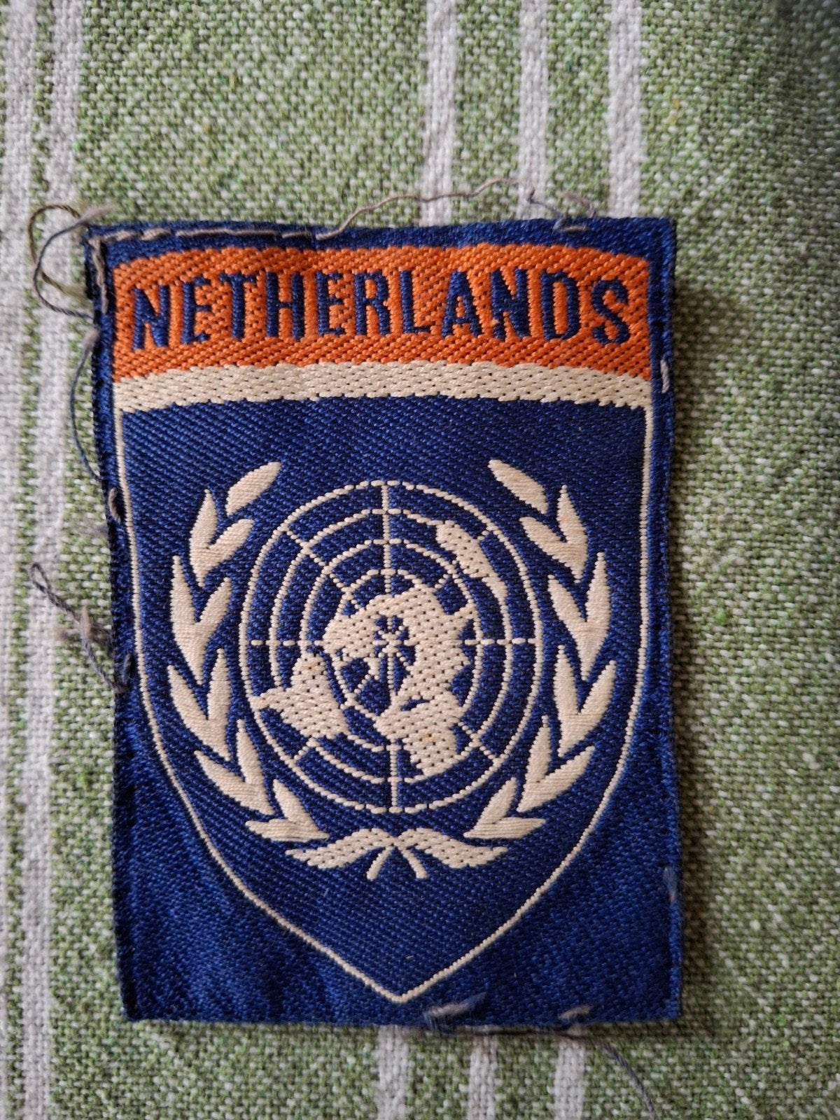 Mouwembleem VN, Ophalen of Verzenden, Landmacht, Nederland, Embleem of Badge
