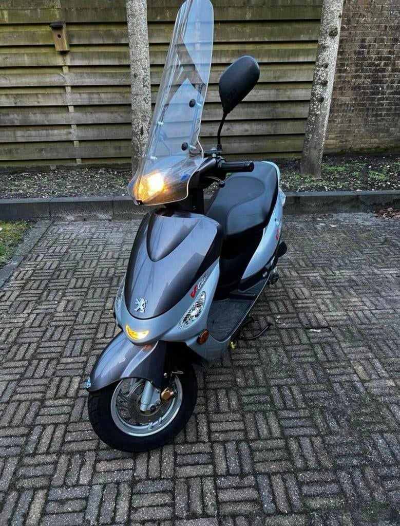 Peugeot v-clic, Fietsen en Brommers, Ophalen, Zo goed als nieuw, Benzine, Peugeot