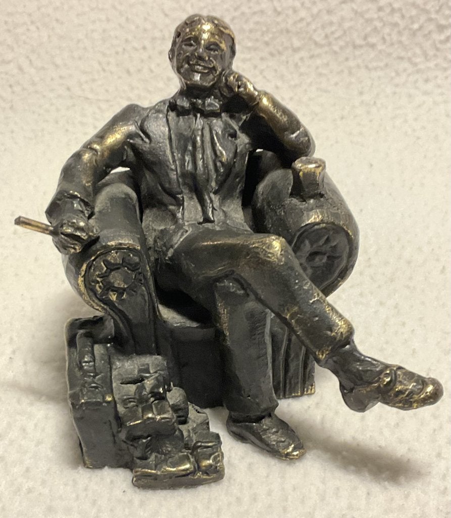 Bronzen beeld - Corry Ammerlaan - Man in fauteuil, Antiek en Kunst, Kunst | Beelden en Houtsnijwerken, Ophalen, Minder dan 20 cm