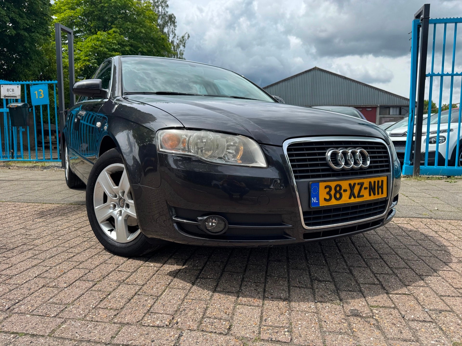 Audi A4 Limousine 2.0 Advance Clima Elek Pakket Navi Cruise, Auto's, Voorwielaandrijving, Dealer onderhouden, Stof, Gebruikt