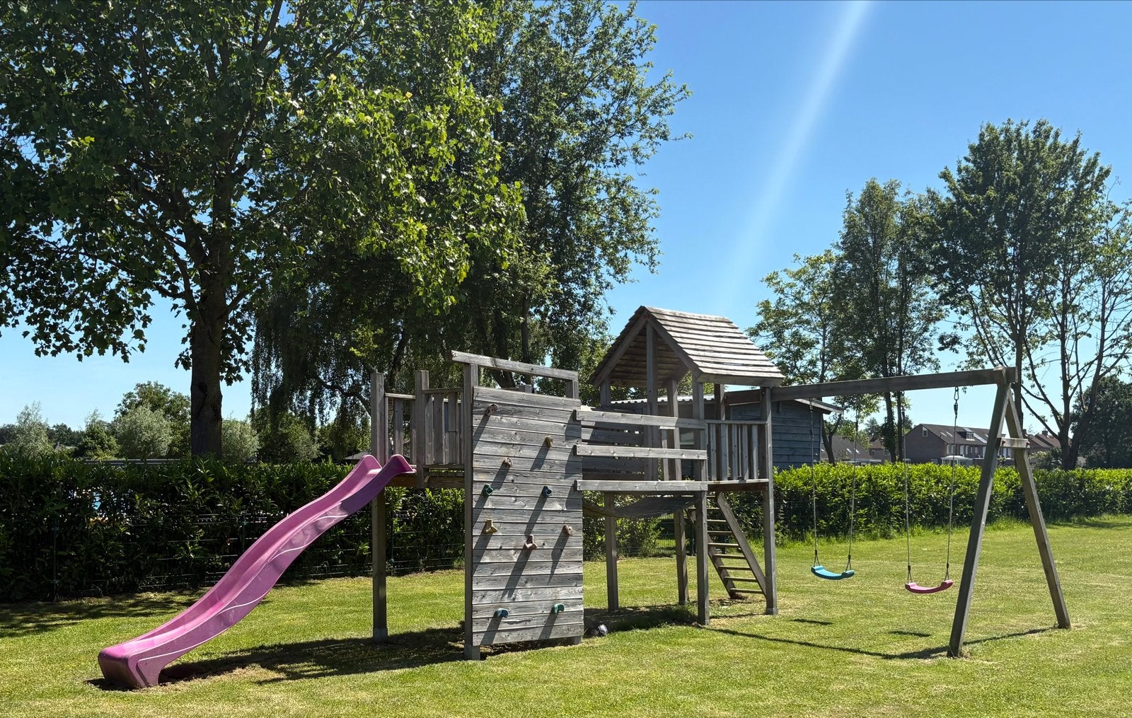 Grote Speeltoren met Glijbaan, Schommels en Klimwand, Ophalen, Gebruikt, Glijbaan