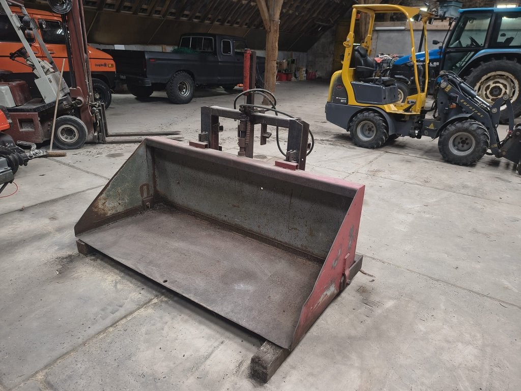 Grondbak en achterlader beide hydraulisch, Ophalen, Glastuinbouw, Grondbewerking