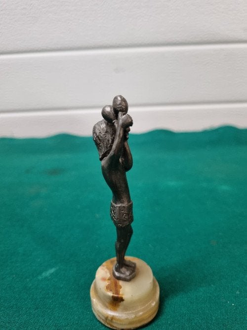 Beeldje van samba ballen op marmer voet, Verzamelen, Beelden en Beeldjes, Ophalen of Verzenden