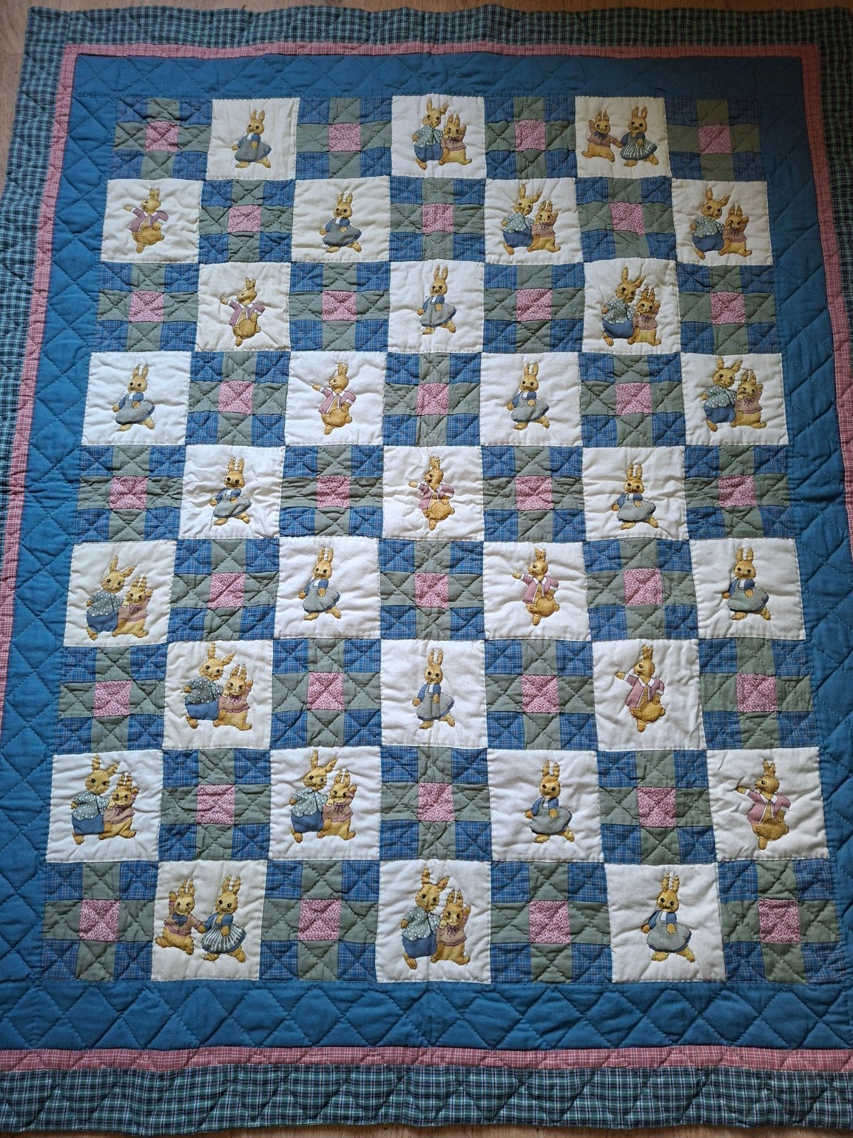 Handgemaakte Konijnen Quilt Deken - Blauw/Wit, Kinderen en Baby's, Kinderkamer | Beddengoed, Nieuw, Deken of Dekbed, Blauw, Jongetje of Meisje