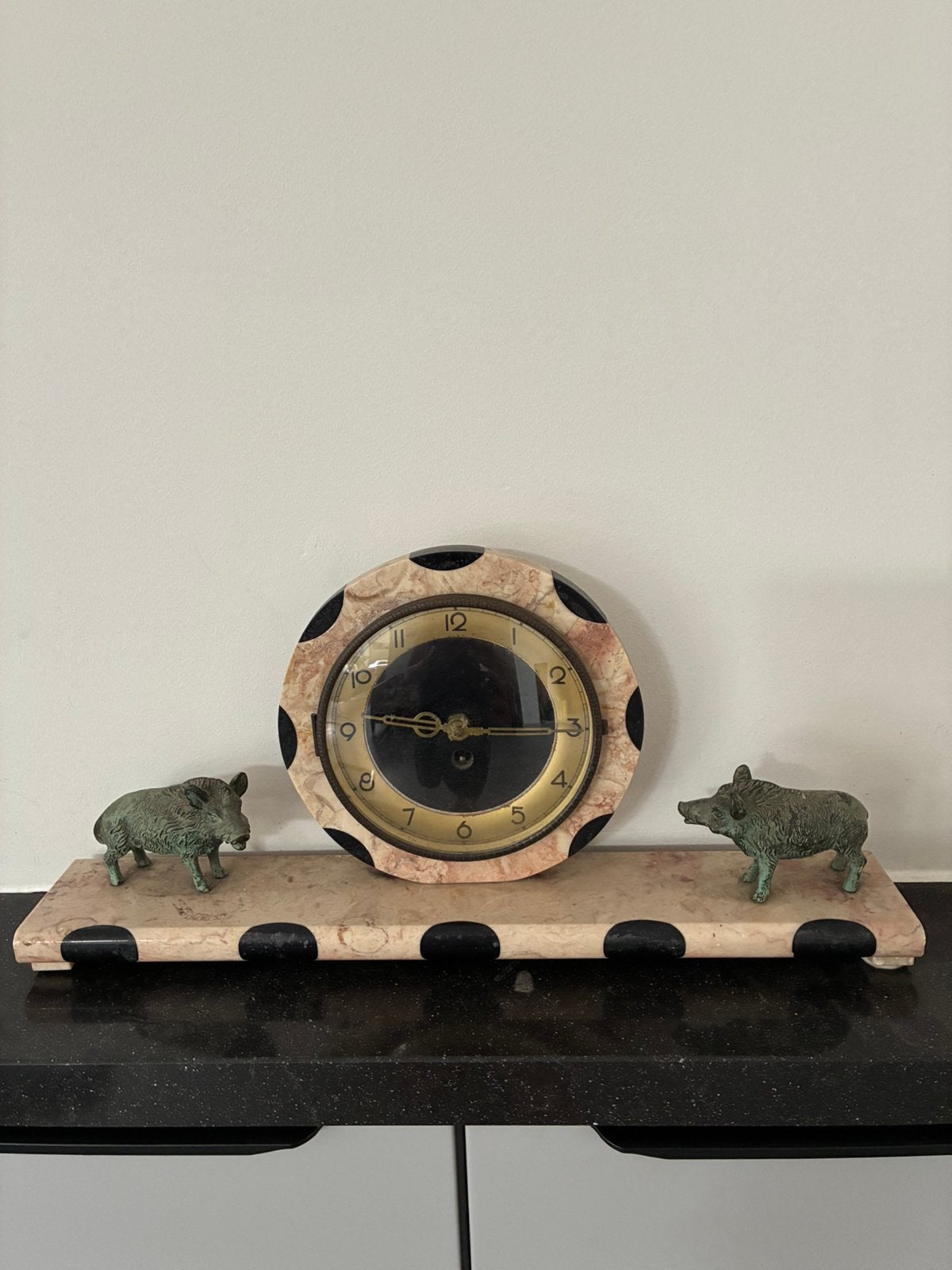 ART DECO KLOK met zwijntjes, Ophalen of Verzenden