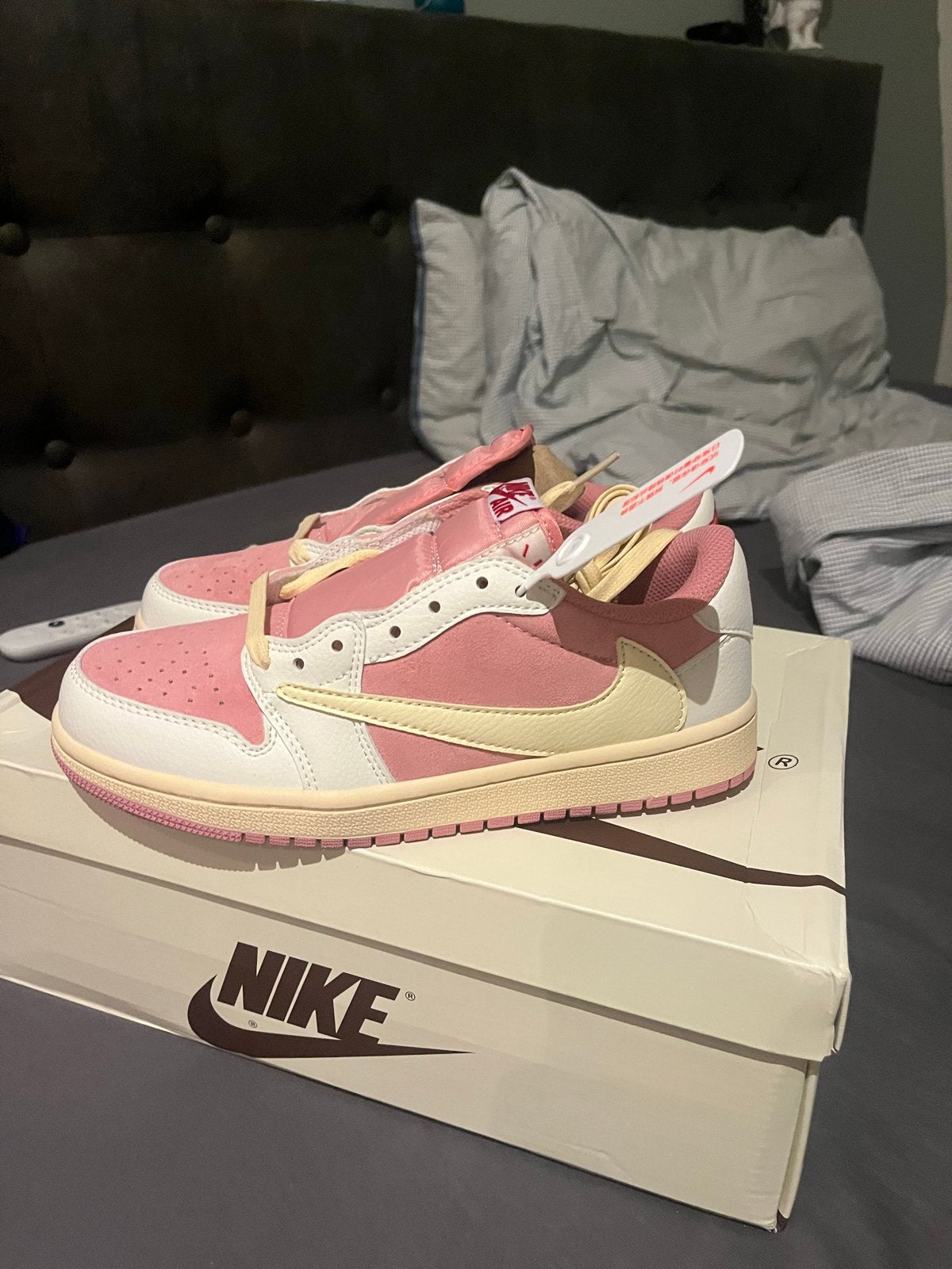 Nike Air Jordan 1 Low Travis Scott Reverse Mocha Roze, Nieuw, Ophalen of Verzenden, Sneakers of Gympen, Roze