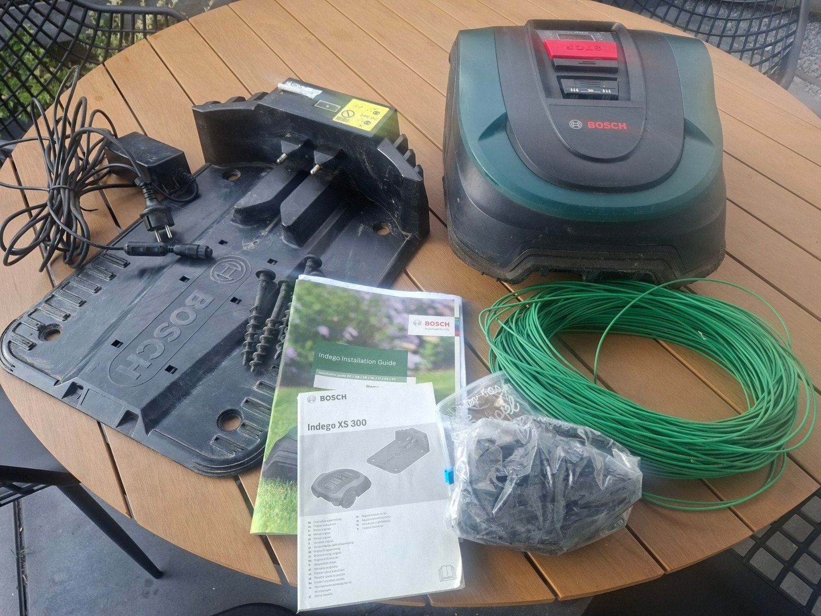 Bosch Indego XS 300 Robotmaaier, Gebruikt, Minder dan 30 cm, Accu-grasmaaier, Ophalen of Verzenden
