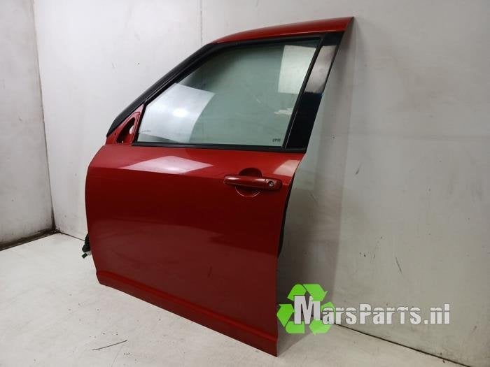 Portier 4Deurs links-voor van een Suzuki Swift (C09), Gebruikt, -, Deur, -