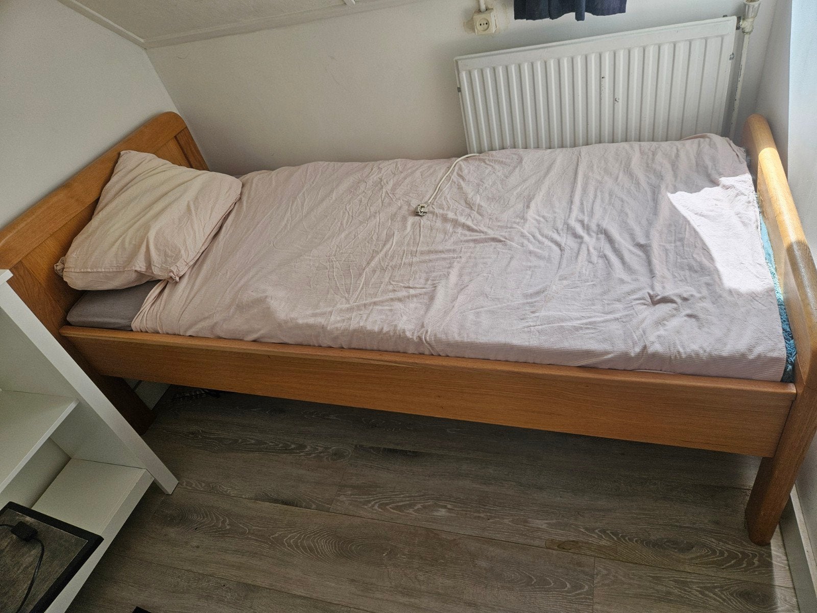 Gratis bed electrice, Gebruikt, 90 cm, Eenpersoons, Wit