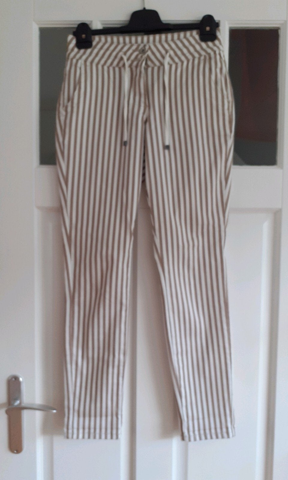 Red Button broek model Diana camelkleurig met wit maat S, Kleding | Dames, Meerkleurig, Ophalen of Verzenden, Zo goed als nieuw