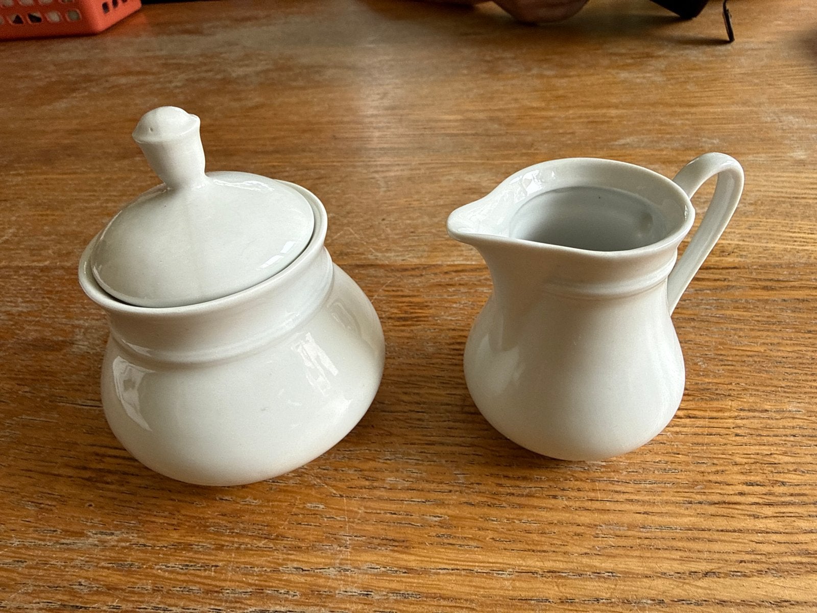 Suikerpot en melkkan, wit porselein, Ophalen of Verzenden, Zo goed als nieuw, Porselein, Overige typen