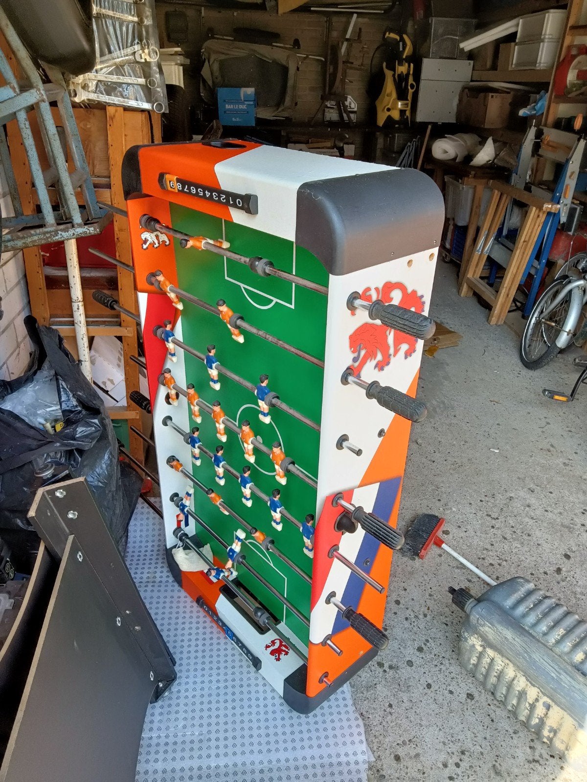 Voetbaltafel compleet met voeten, schroeven en balletjes, Ophalen, Zo goed als nieuw