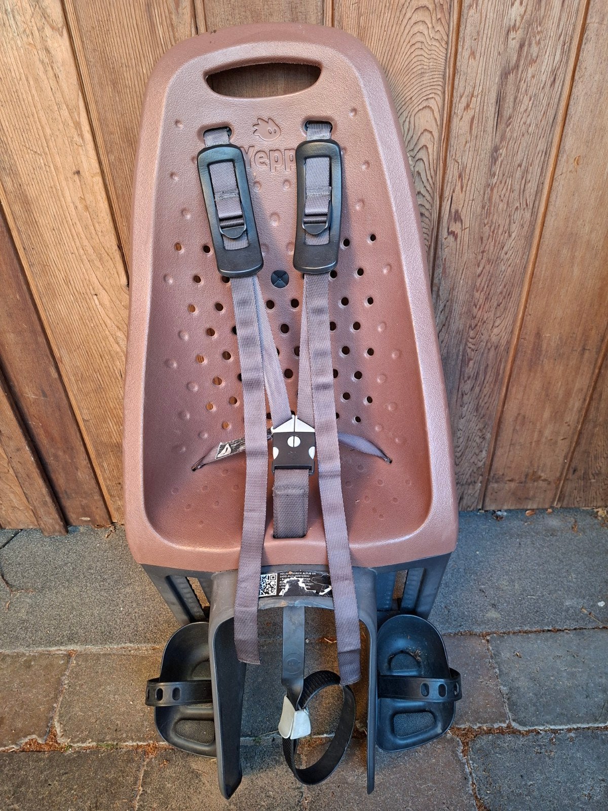 Yepp Achterzitje Bruin met Voetsteuntjes, Fietsen en Brommers, Fietsaccessoires | Fietsstoeltjes, Ophalen, Achterzitje, Yepp (GMG)