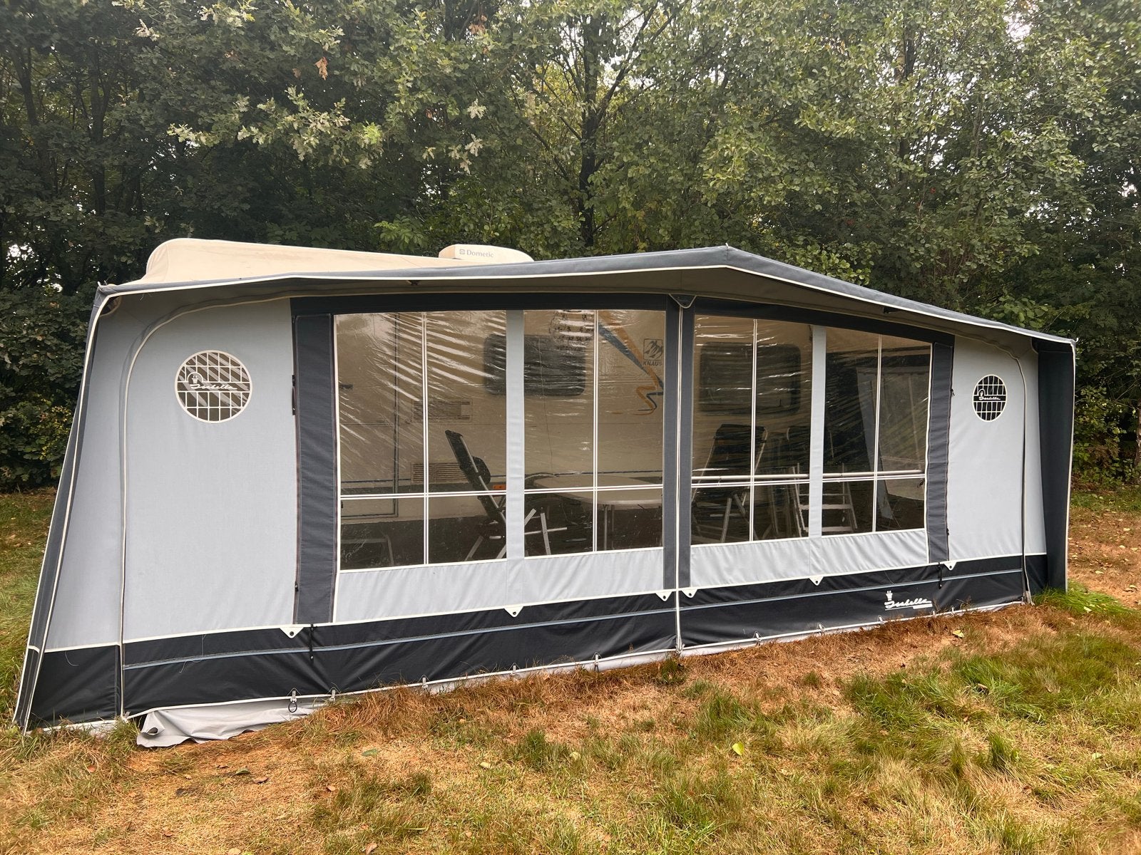 Knaus 550 TKM Blueline met Isabella Ambassador voortent, Treinzit, Particulier, Tot en met 6, Vast bed