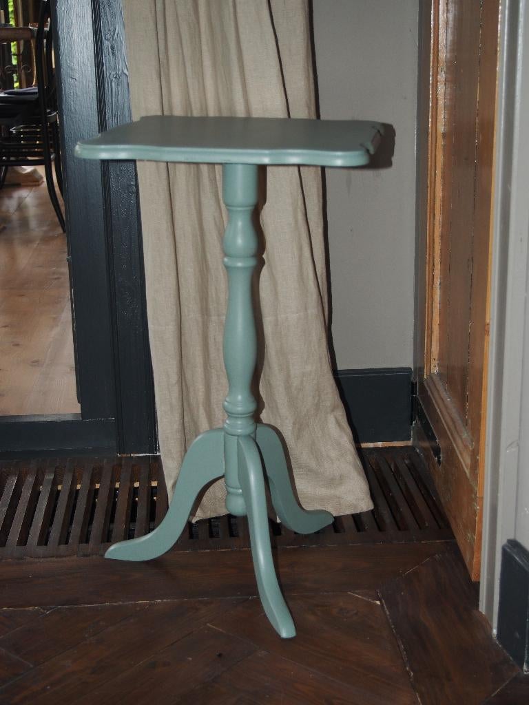 Brocante bijzettafel op Driepoot, Ophalen