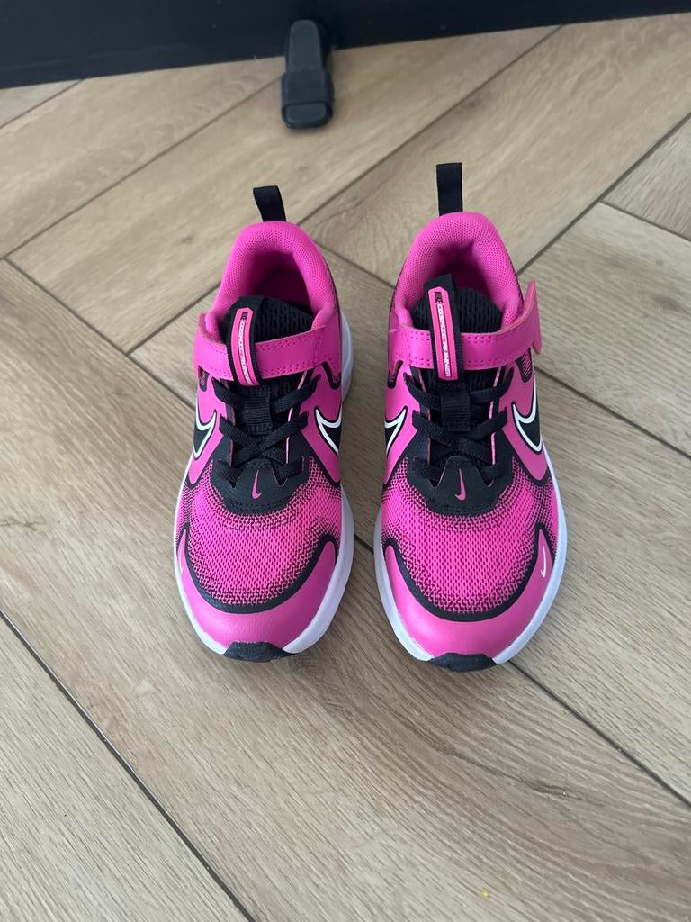 Nike meisjes sportschoenen maat 32, Ophalen, Zo goed als nieuw, Meisje, Sportschoenen