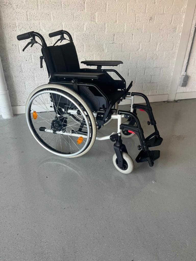 Lichtgewicht, opvouwbare rolstoel (Dietz Caneo) NU 85,00€