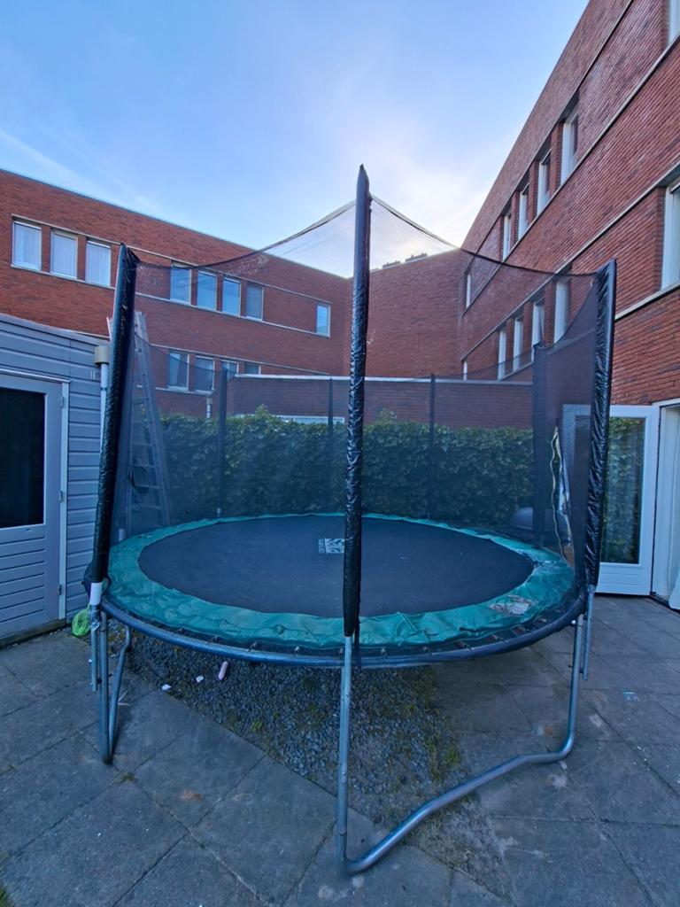 Gebruikte Salta trampoline met veiligheidsnet (beschadigd), Ophalen, Gebruikt