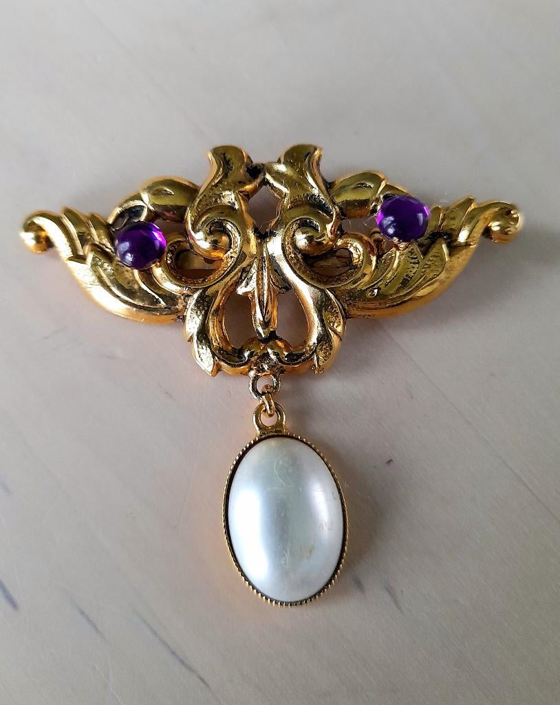 Mooie broche goud kleurig met parel costume jewellery, Sieraden, Tassen en Uiterlijk, Overige materialen, 4 tot 7 cm, Gebruikt