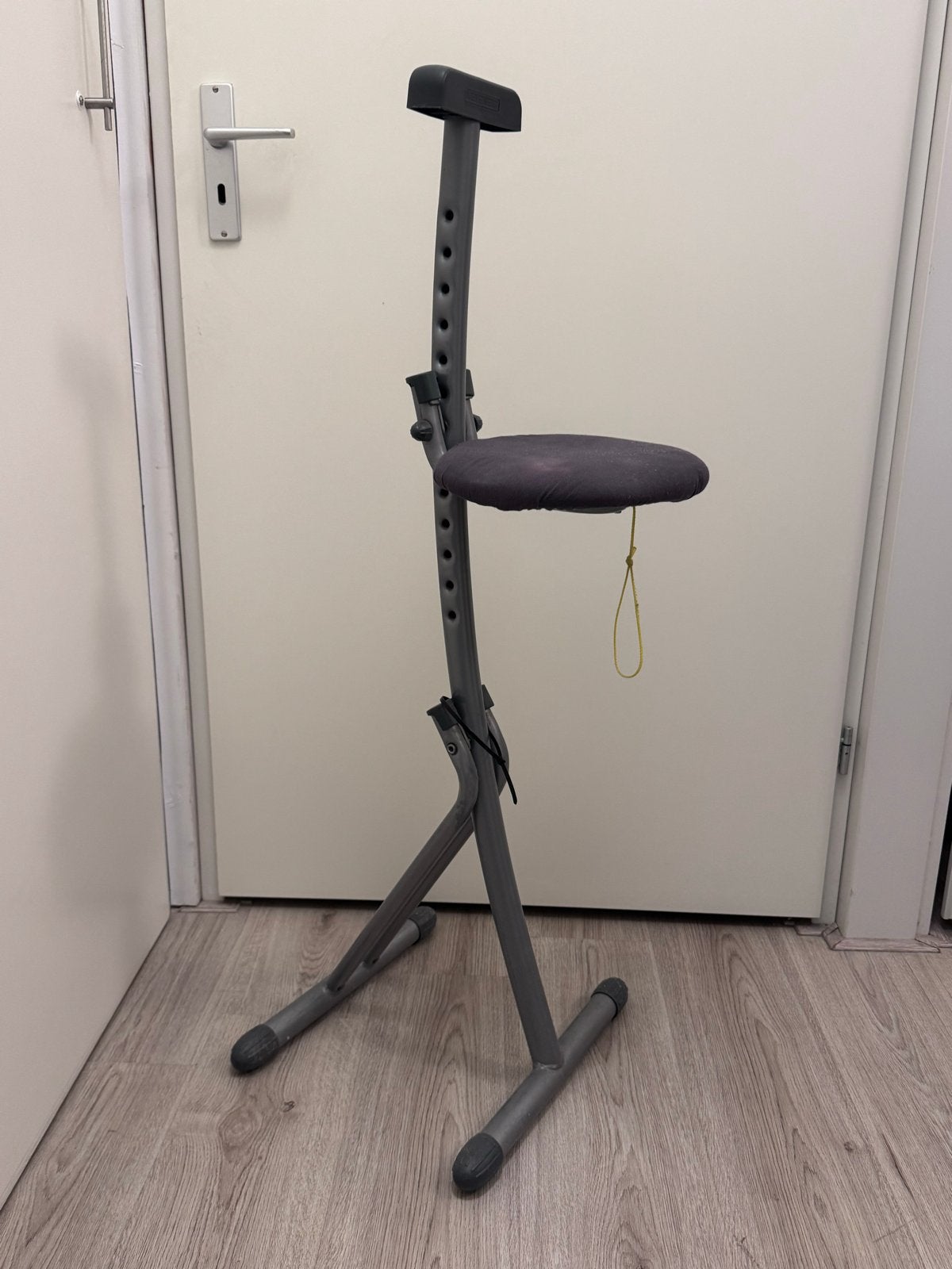 Verstelbare Strijkstoel / Werkstoel, Ophalen, Gebruikt, Metaal, Eén